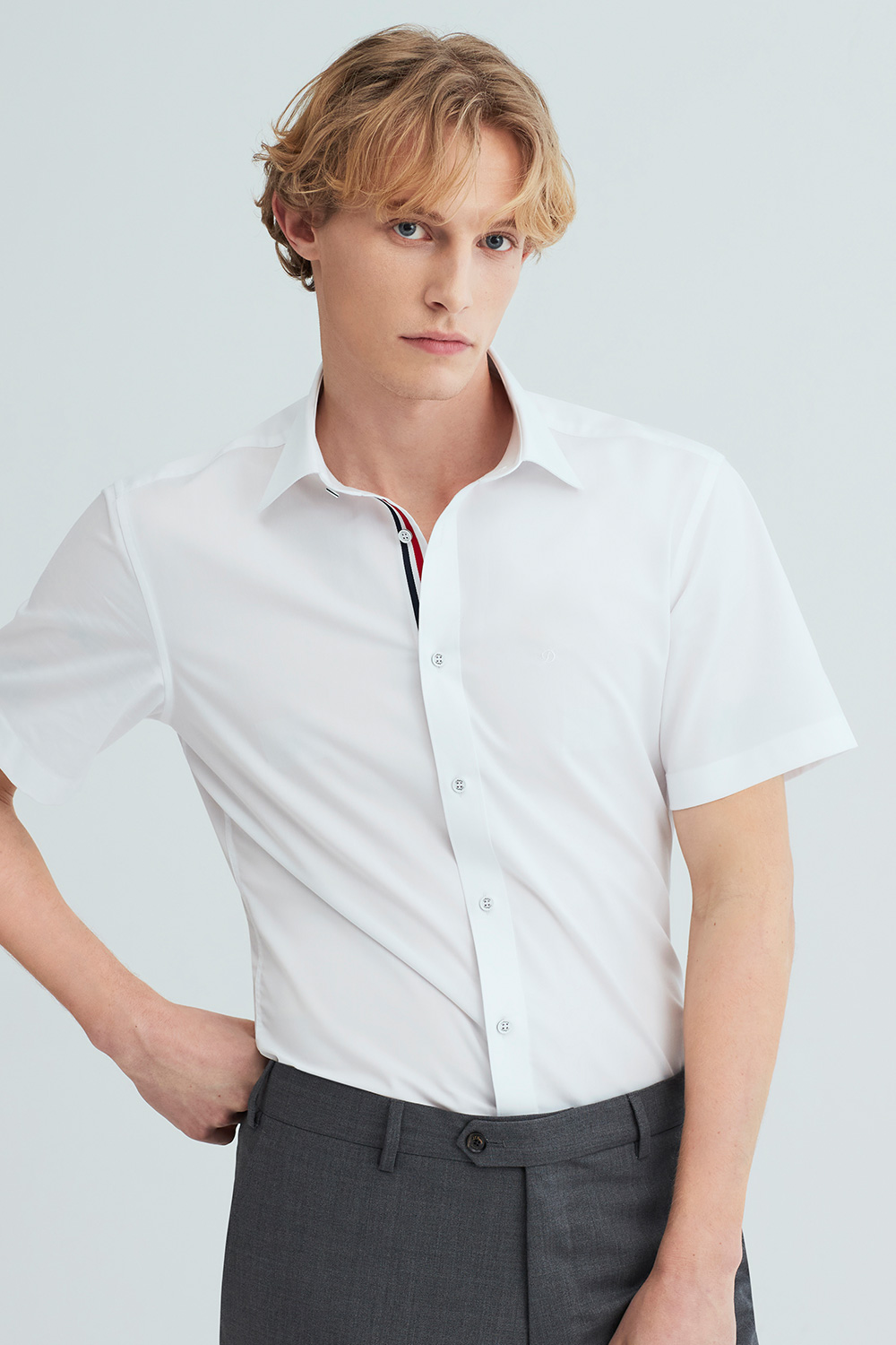 카라 루프탭 트리콜로르 951 컴포터블 반팔 셔츠 화이트 SE6MM22HS951SWH